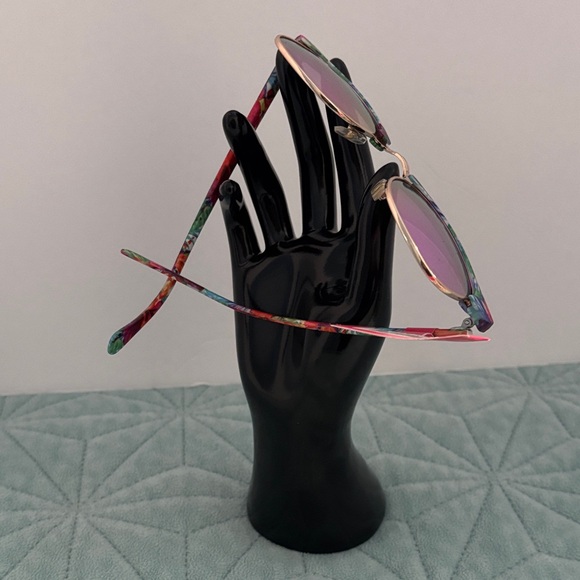 Sunglasses ๐by: Riviera 100% UV Protection NWT - Picture 3 of 9